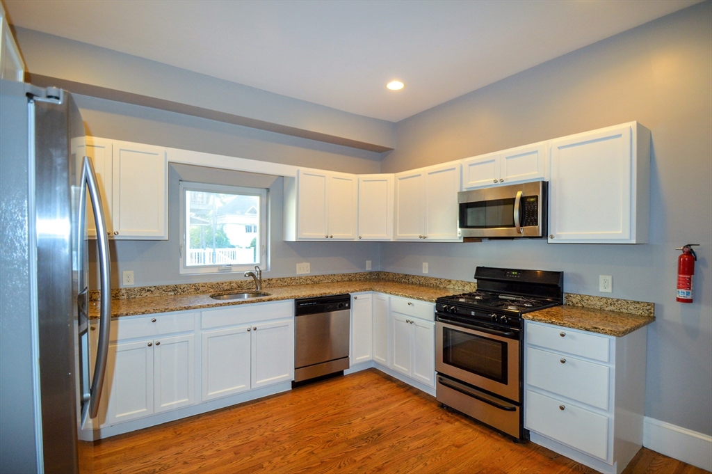 4 bed, 2 bath apartment for rent at 65 Mapleton St Unit 1, Brighton — photo 4 of 20