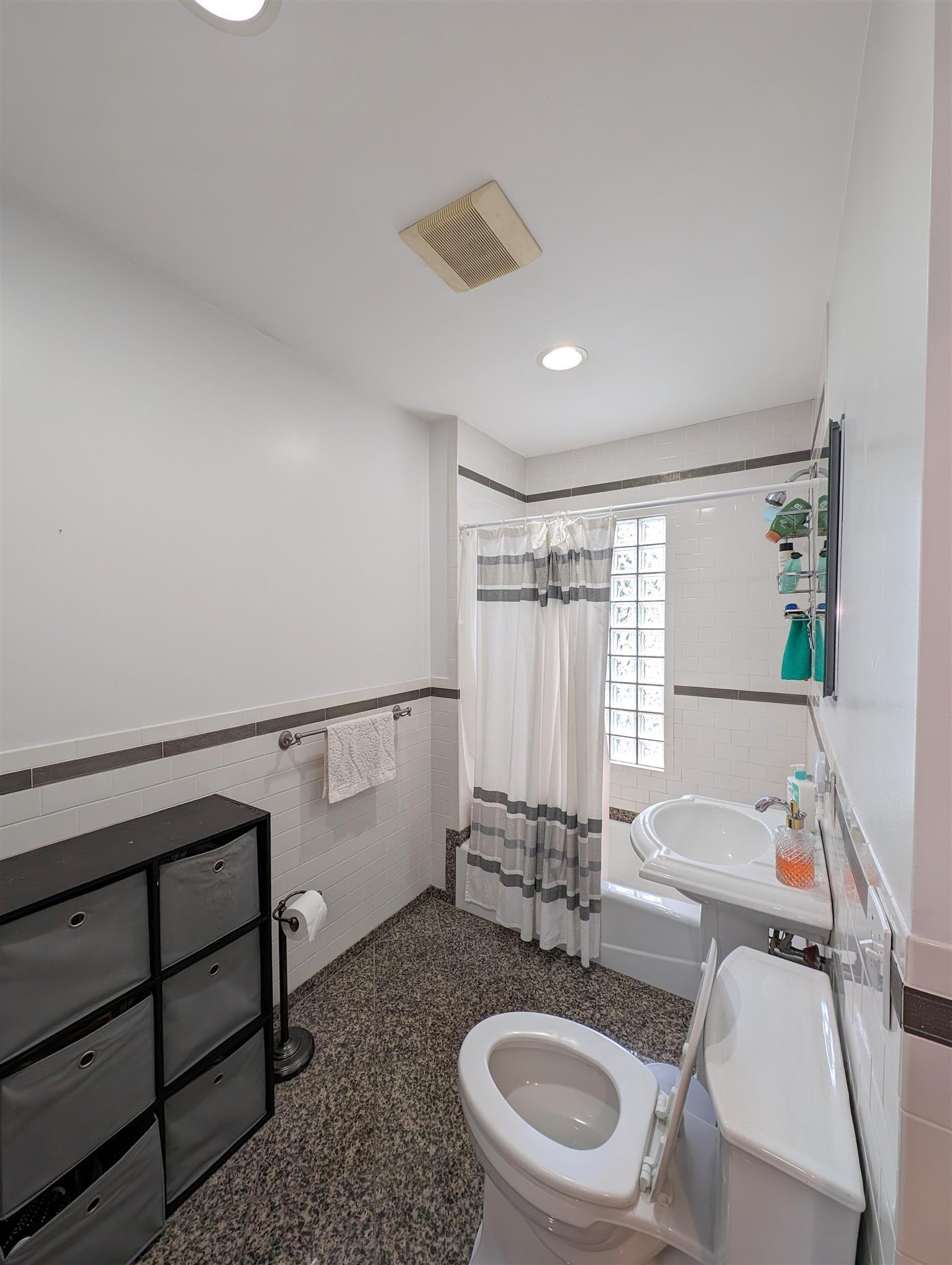 4 bed, 2 bath apartment for rent at 65 Medford St Unit 3, South Medford — photo 4 of 25