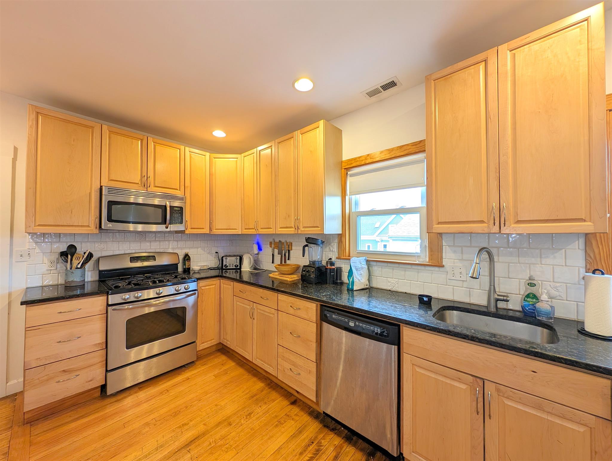 4 bed, 2 bath apartment for rent at 65 Medford St Unit 3, South Medford