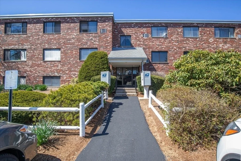 1 bed, 1 bath apartment for rent at 65 Milliken Unit 24, Franklin — photo 1 of 8