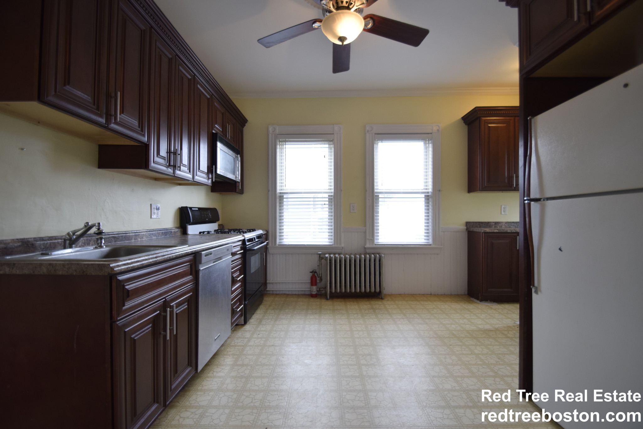 4 bed, 1 bath apartment for rent at 65 Olcott St Unit 2, Watertown — photo 1 of 25
