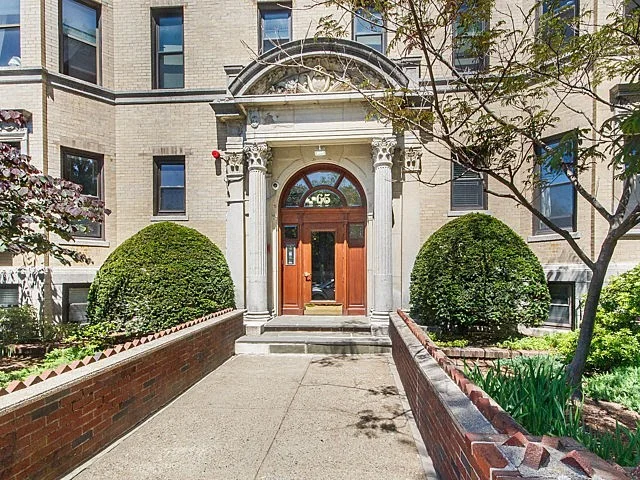 2 bed, 1 bath apartment for rent at 65 Park Dr Unit 1, Fenway — photo 17 of 20
