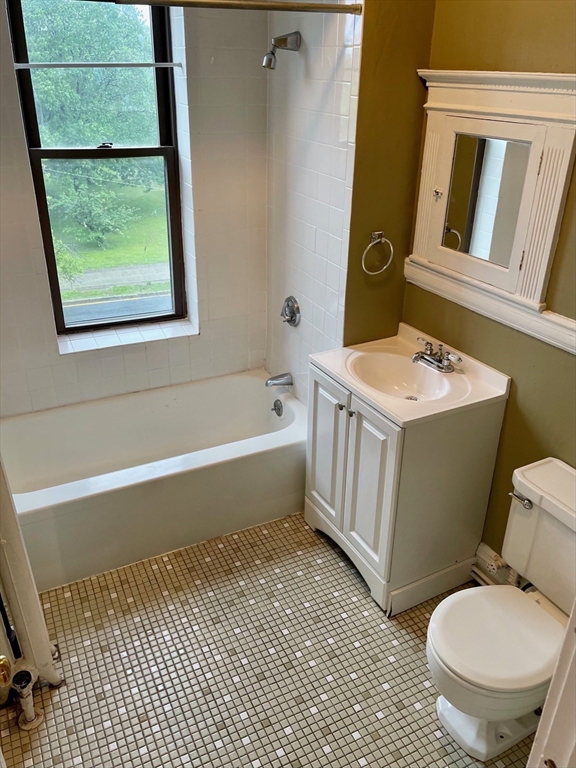 Studio bed, 1 bath apartment for rent at 65 Park Dr Unit 20, Fenway — photo 8 of 17