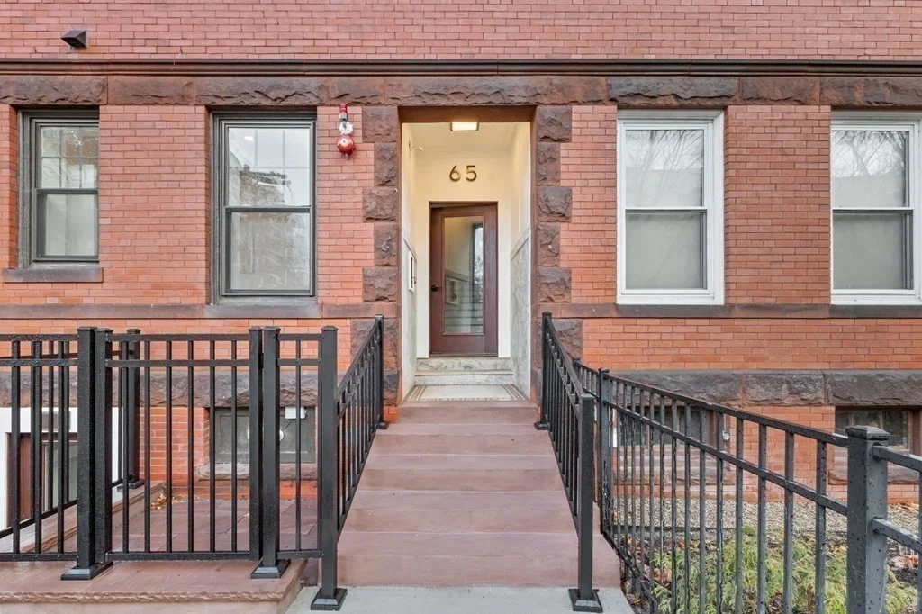 3 bed, 3 bath apartment for rent at 65 Pleasant St Unit 1, Coolidge Corner — photo 9 of 9