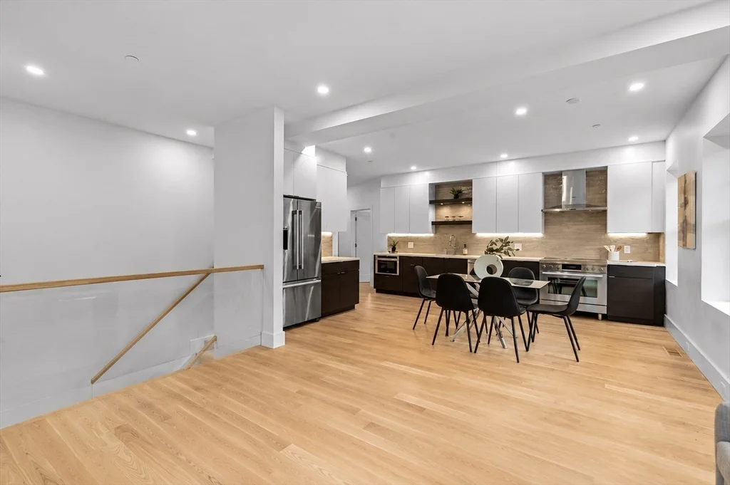 3 bed, 3 bath apartment for rent at 65 Pleasant St Unit 1, Coolidge Corner — photo 3 of 9