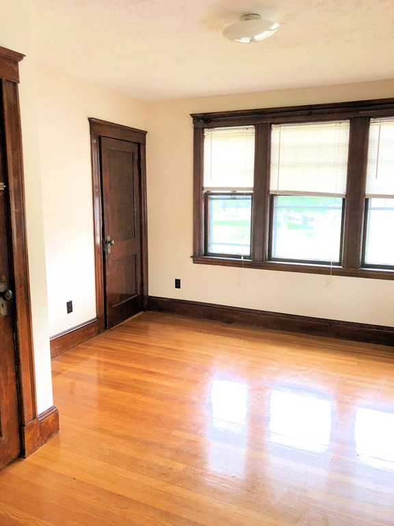 1 bed, 1 bath apartment for rent at 65 Presidents Ave Unit 1R, Quincy — photo 2 of 8