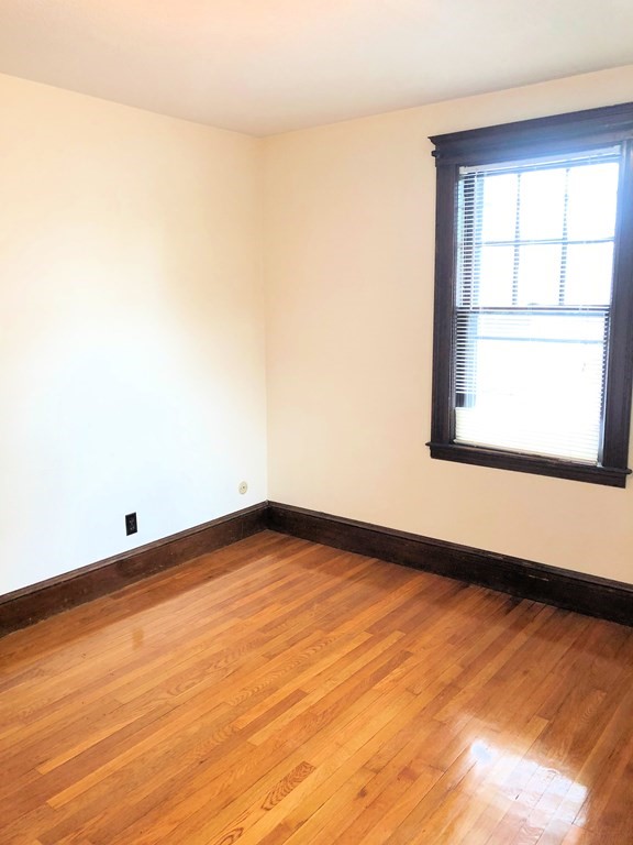 1 bed, 1 bath apartment for rent at 65 Presidents Ave Unit 1R, Quincy — photo 3 of 8