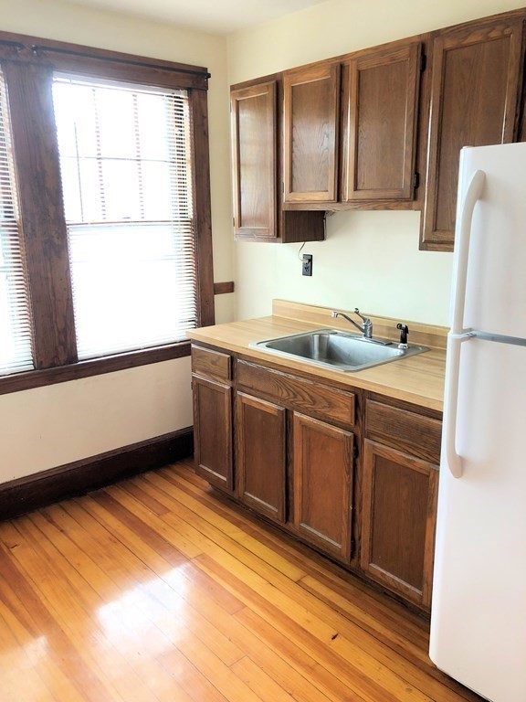 1 bed, 1 bath apartment for rent at 65 Presidents Ave Unit 1R, Quincy — photo 7 of 8