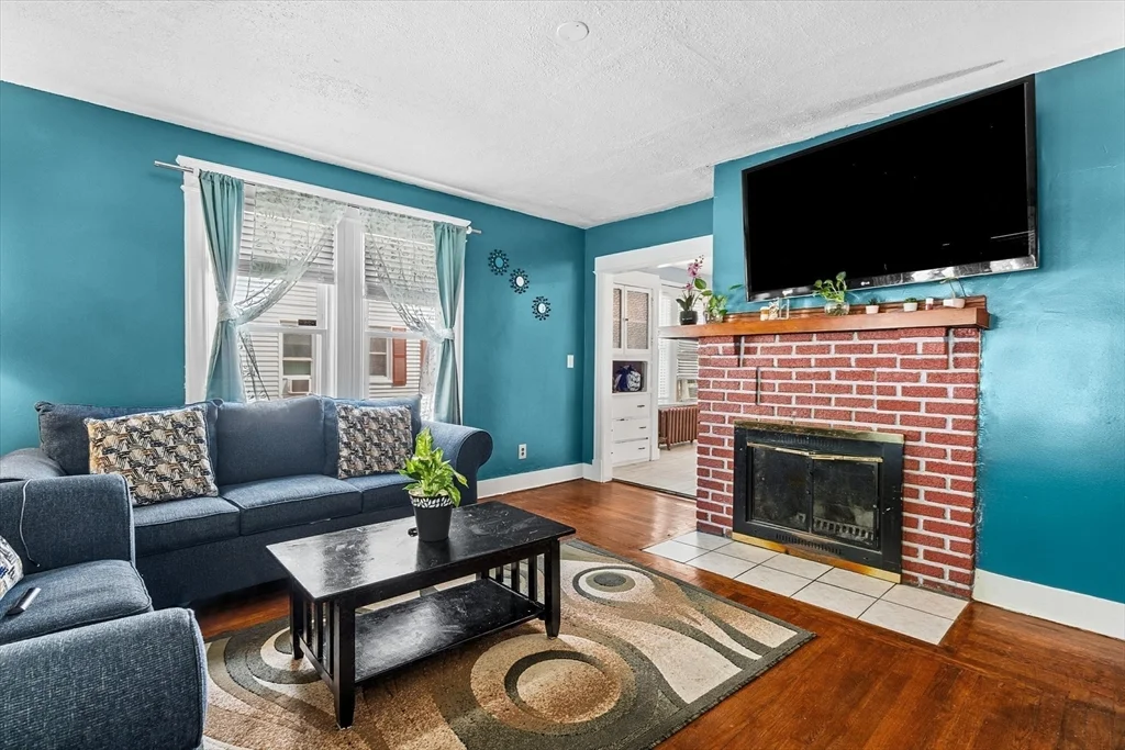 3 bed, 2 bath apartment for rent at 65 Rochelle St, Springfield — photo 1 of 22