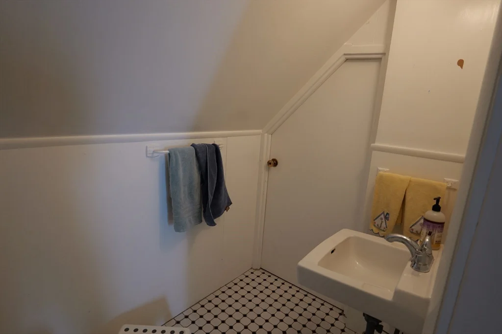 3 bed, 1 bath apartment for rent at 65 Rogers Ave Unit 2, Ball Square — photo 19 of 20