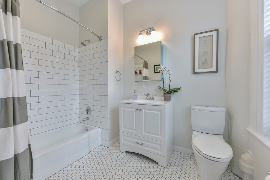 1 bed, 1 bath apartment for rent at 65 Rutland St Unit 2, South End — photo 6 of 7