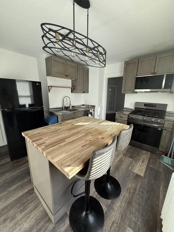 2 bed, 1 bath apartment for rent at 65 Salisbury Rd Unit 1, Watertown — photo 11 of 15
