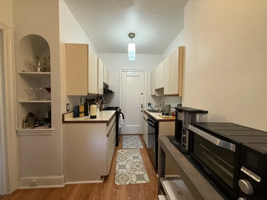1 bed, 1 bath apartment for rent at 65 Strathmore Rd Unit 25, Brighton — photo 9 of 15