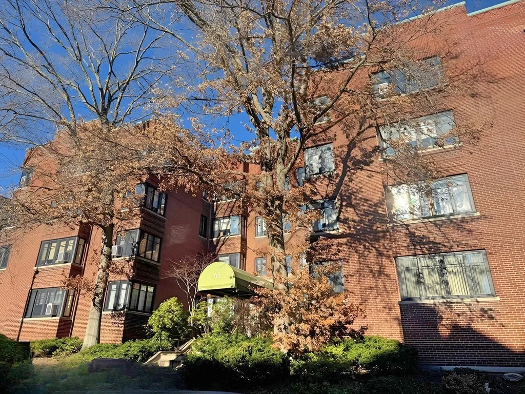 1 bed, 1 bath apartment for rent at 65 Strathmore Rd Unit 31, Brighton