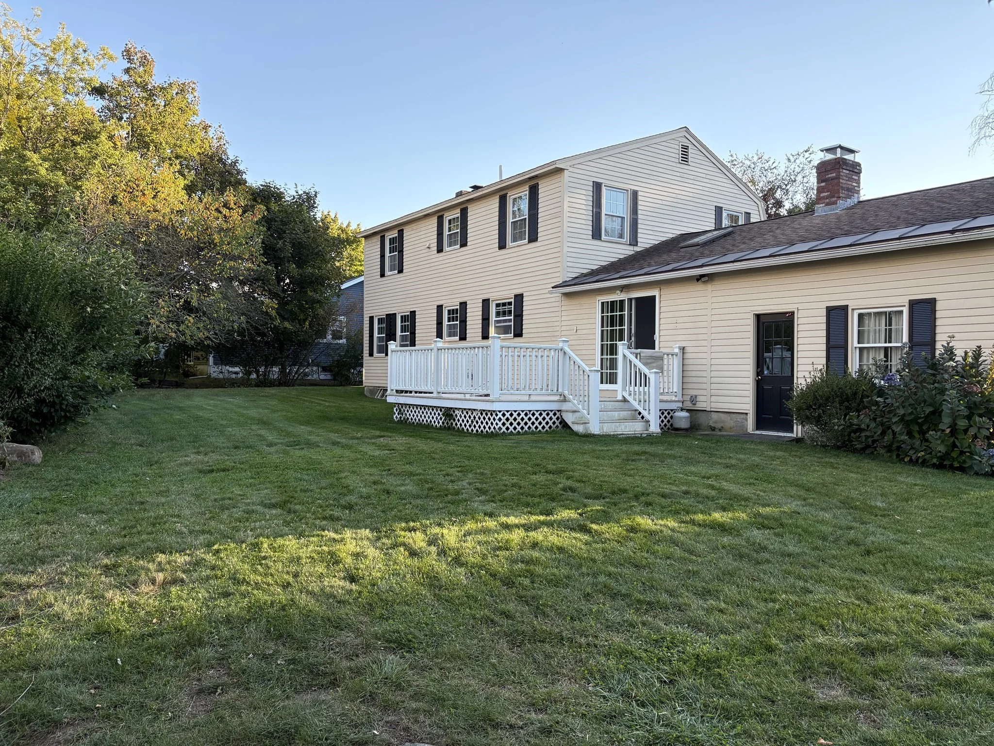 3 bed, 1 bath apartment for rent at 65 Surrey, Lowell — photo 2 of 12