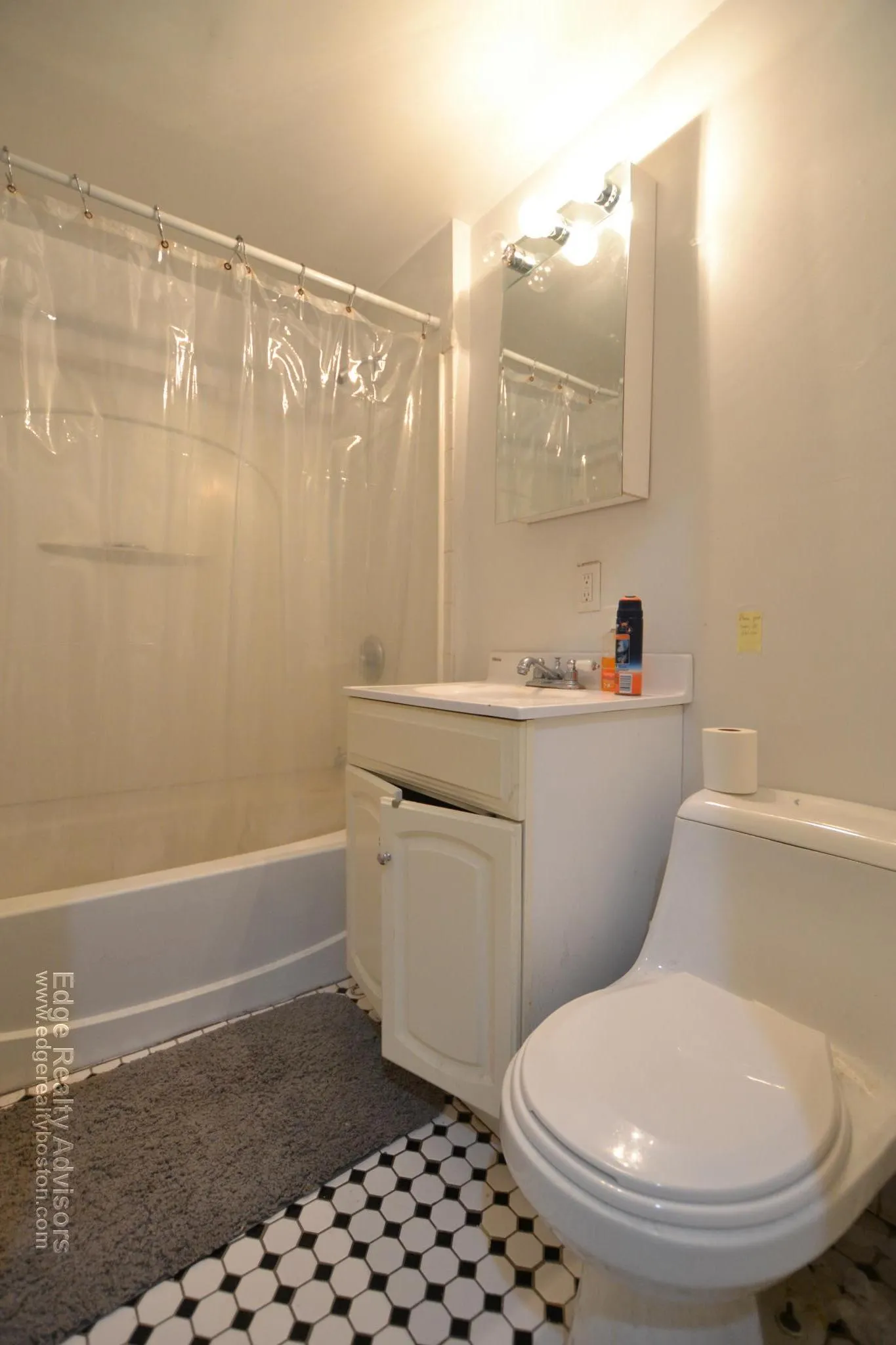 3 bed, 1 bath apartment for rent at 65 Thatcher St Unit 2, North Brookline — photo 4 of 6