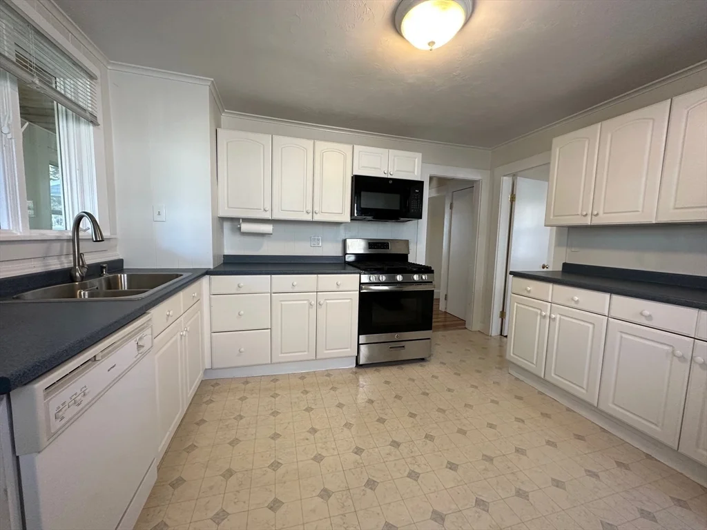 2 bed, 1 bath apartment for rent at 65 Walnut St Unit 2, Belmont — photo 2 of 9