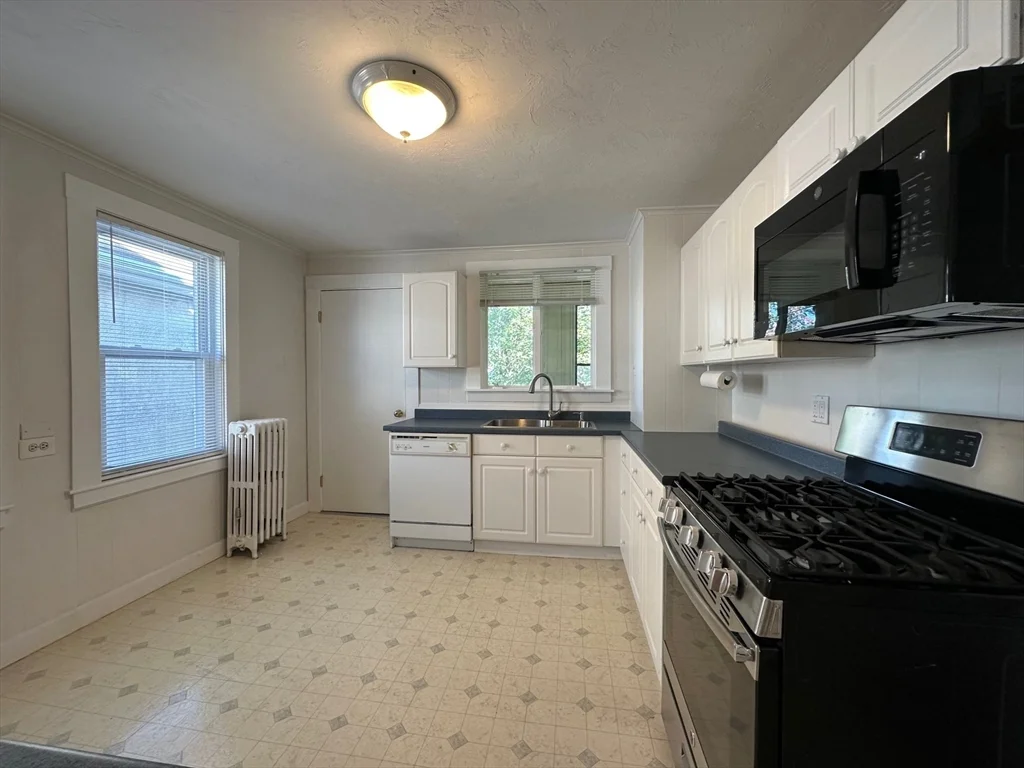 2 bed, 1 bath apartment for rent at 65 Walnut St Unit 2, Belmont — photo 4 of 9
