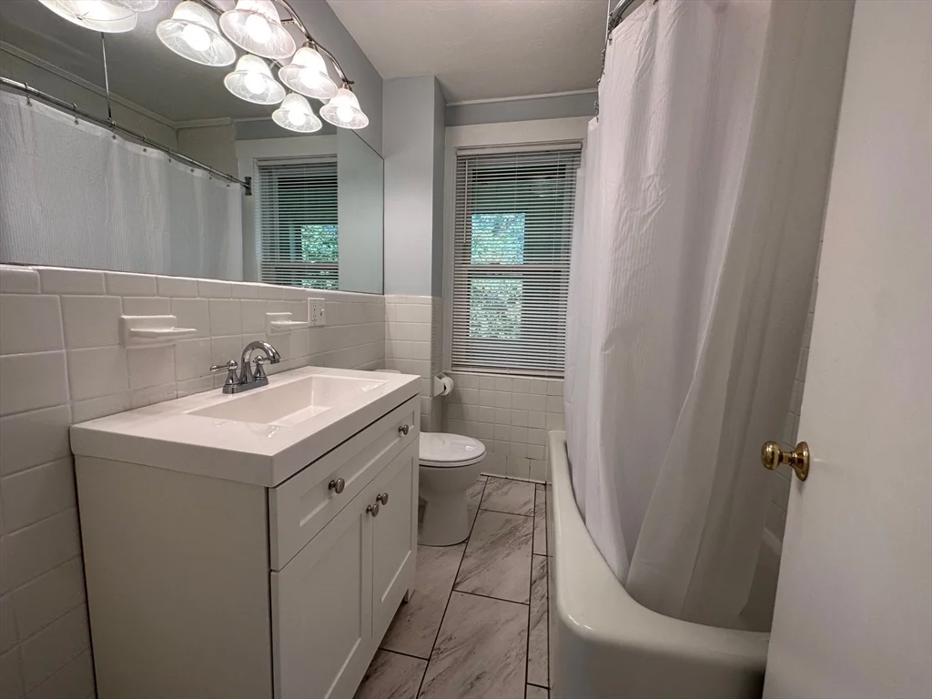 2 bed, 1 bath apartment for rent at 65 Walnut St Unit 2, Belmont — photo 8 of 9