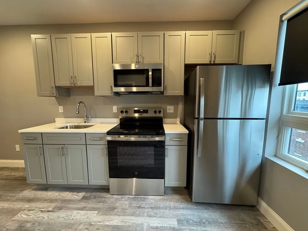 2 bed, 1 bath apartment for rent at 650 Beach St Unit 301, Revere — photo 9 of 10