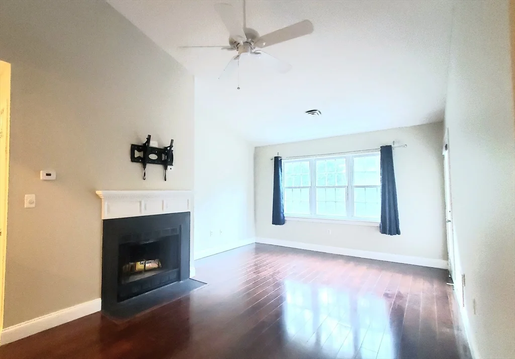 3 bed, 2 bath apartment for rent at 650 Brookside Dr Unit G, Andover — photo 2 of 5
