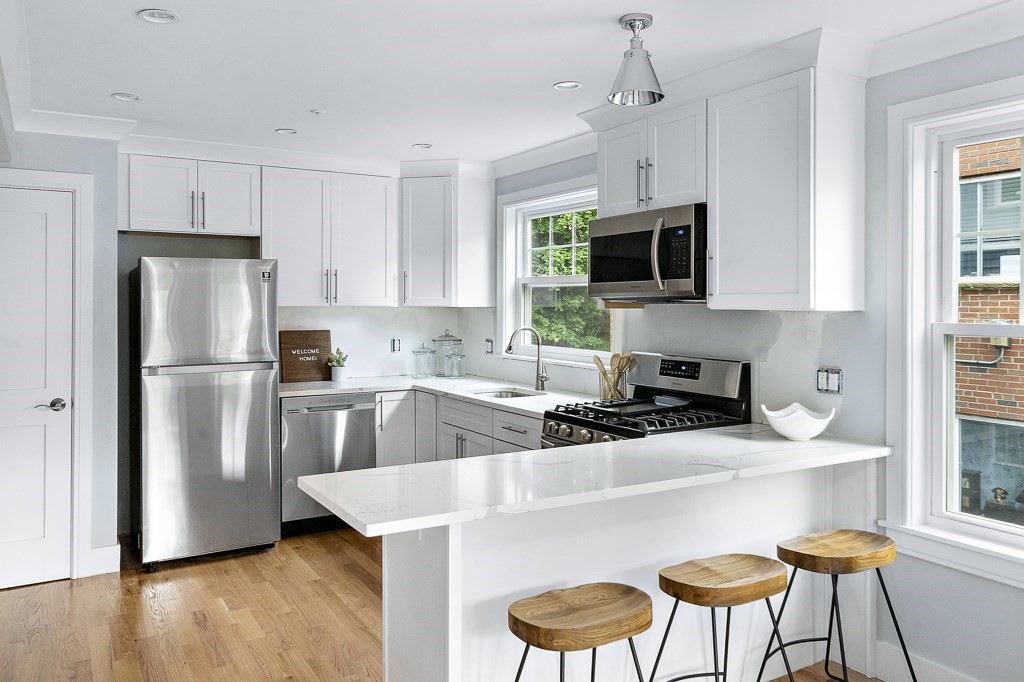 2 bed, 1 bath apartment for rent at 650 Hyde Park Ave Unit 650-3, Roslindale — photo 6 of 17