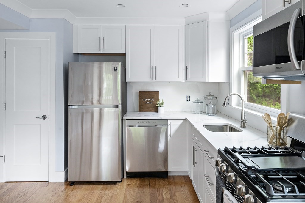2 bed, 1 bath apartment for rent at 650 Hyde Park Ave Unit 650-3, Roslindale — photo 7 of 17