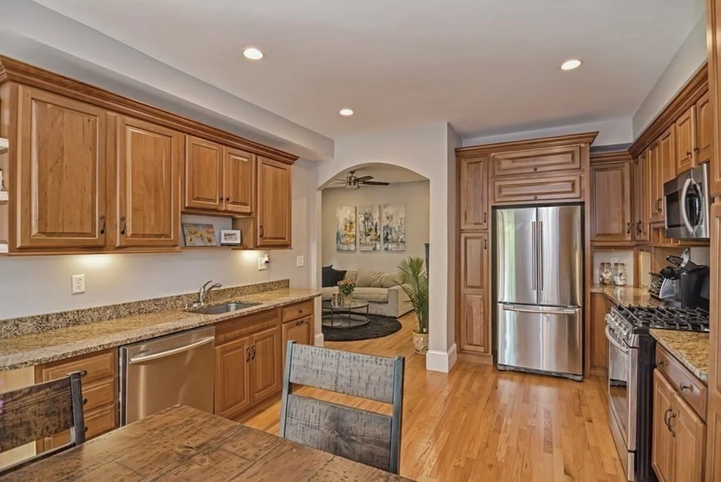 3 bed, 1 bath apartment for rent at 651 East 6th St Unit 2, South Boston — photo 3 of 23