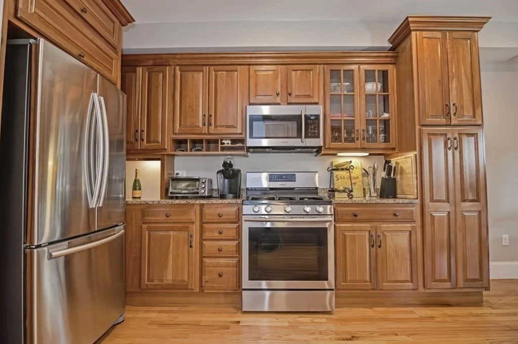 3 bed, 1 bath apartment for rent at 651 East 6th St Unit 2, South Boston — photo 2 of 23