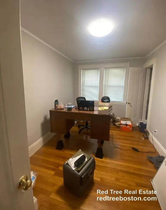 3 bed, 1 bath apartment for rent at 651 Washington St Unit 1, Oak Square — photo 7 of 8