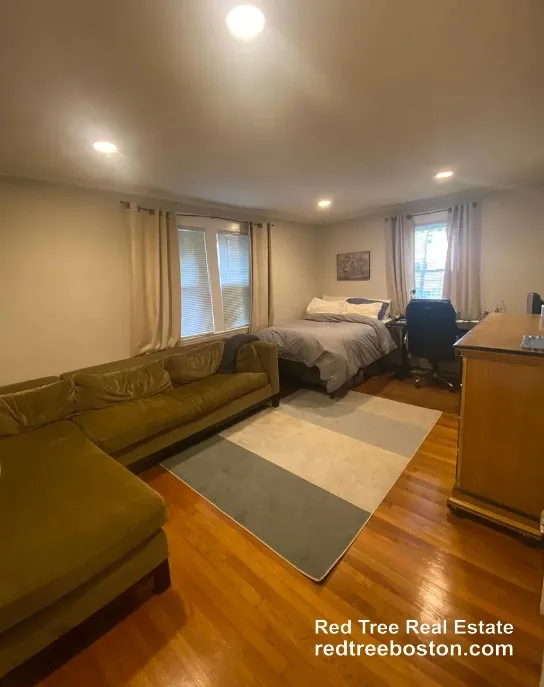 3 bed, 1 bath apartment for rent at 651 Washington St Unit 1, Oak Square — photo 6 of 8
