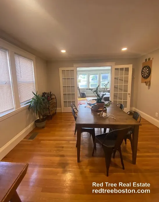 3 bed, 1 bath apartment for rent at 651 Washington St Unit 1, Oak Square — photo 2 of 8