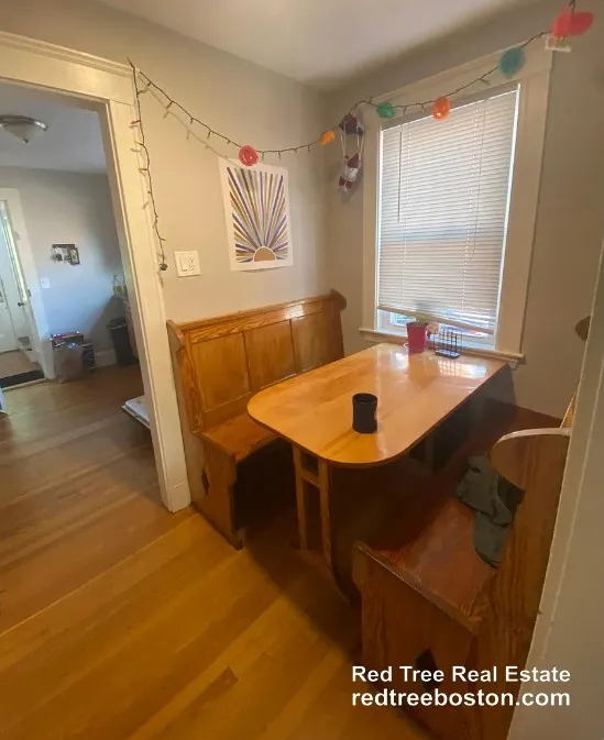 3 bed, 1 bath apartment for rent at 651 Washington St Unit 1, Oak Square — photo 3 of 8