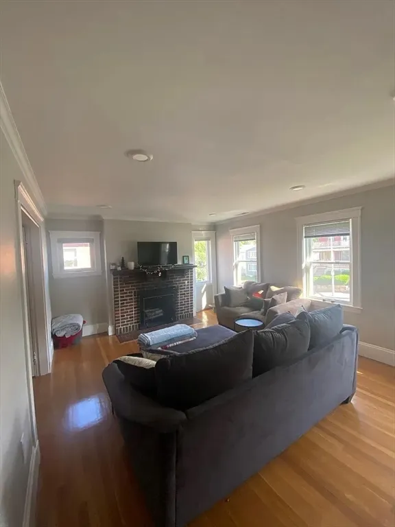 3 bed, 1 bath apartment for rent at 651 Washington St Unit 2, Oak Square — photo 4 of 7