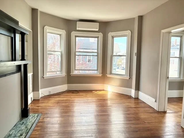 3 bed, 1 bath apartment for rent at 653 Brock Ave Unit 2, West — photo 1 of 17