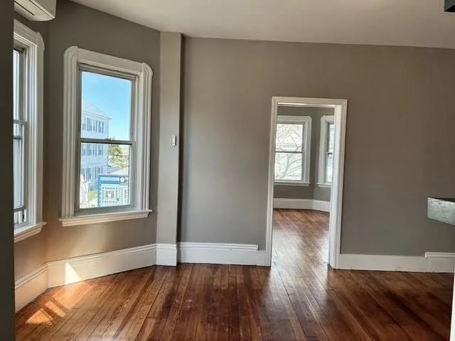 3 bed, 1 bath apartment for rent at 653 Brock Ave Unit 2, West — photo 9 of 17