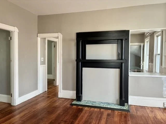 3 bed, 1 bath apartment for rent at 653 Brock Ave Unit 2, West — photo 2 of 17
