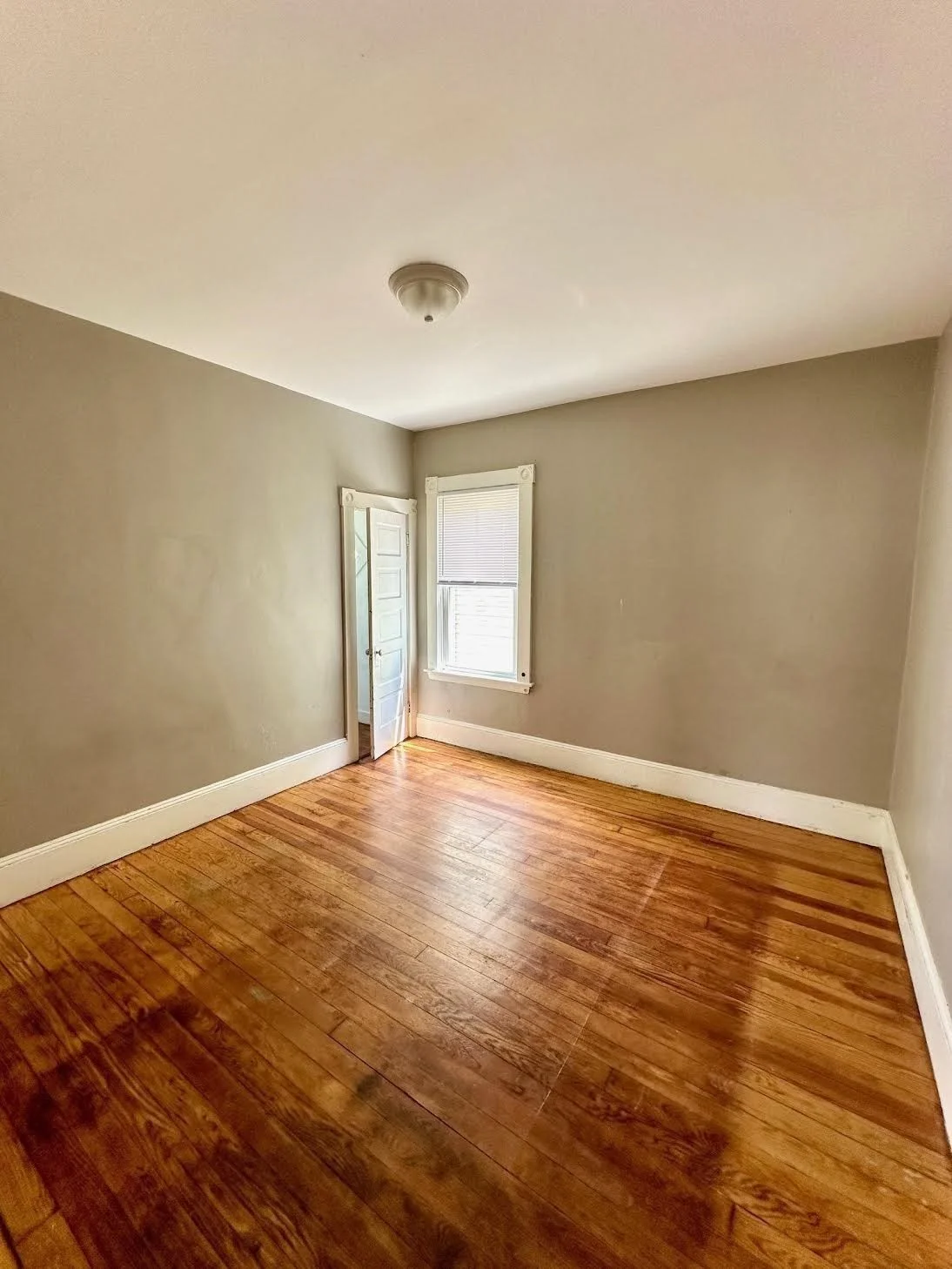 3 bed, 1 bath apartment for rent at 653 Brock Ave Unit 2, West — photo 11 of 17