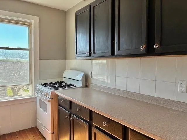 3 bed, 1 bath apartment for rent at 653 Brock Ave Unit 2, West — photo 7 of 17