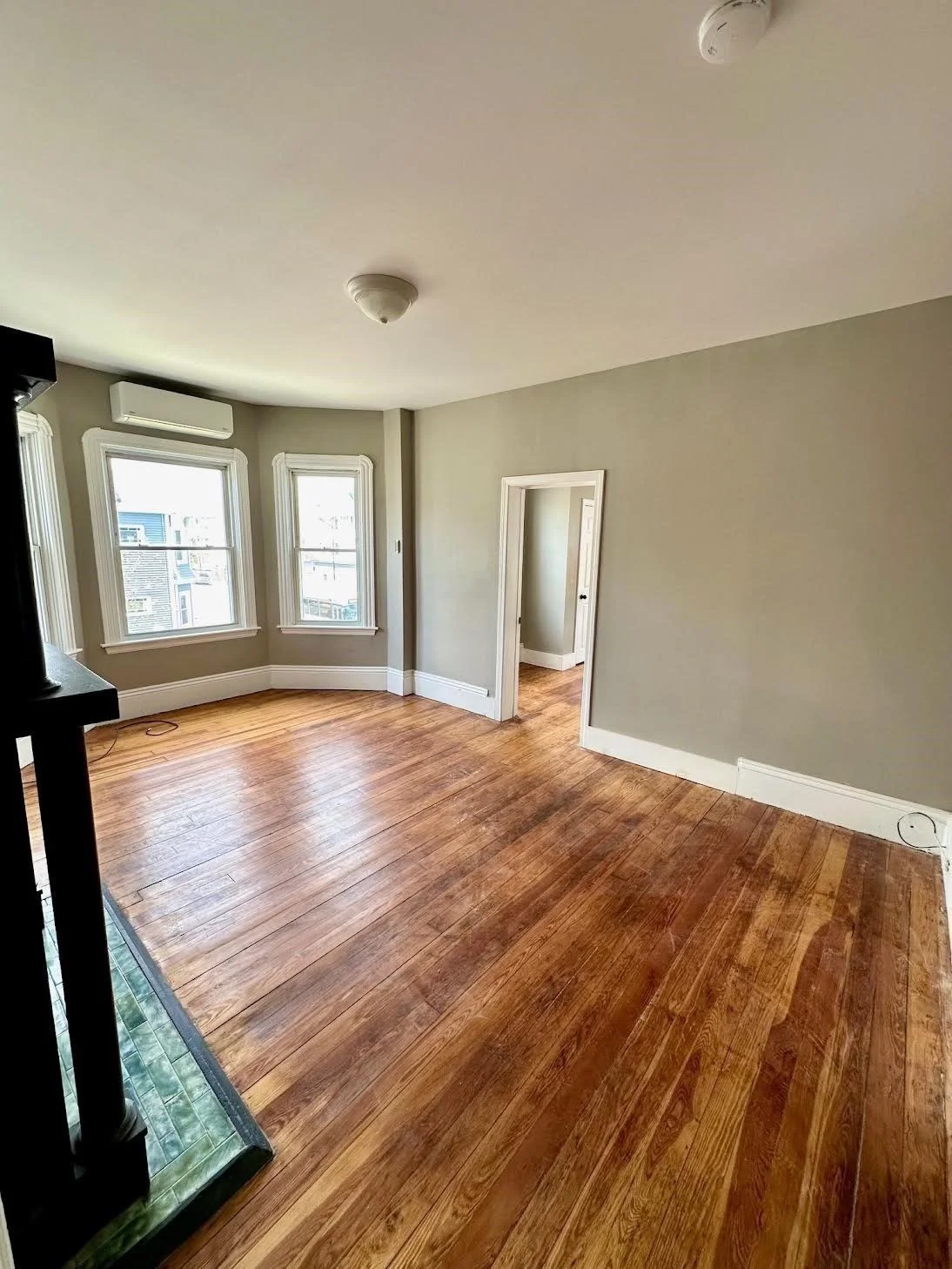3 bed, 1 bath apartment for rent at 653 Brock Ave Unit 2, West — photo 4 of 17