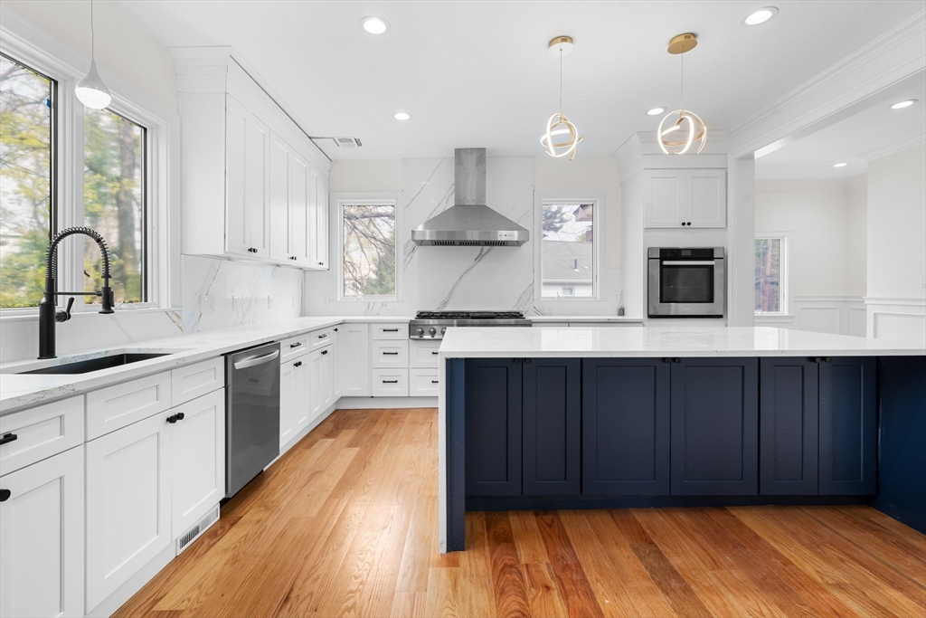 4 bed, 3 bath apartment for rent at 653 Chestnut St, Newton — photo 9 of 38