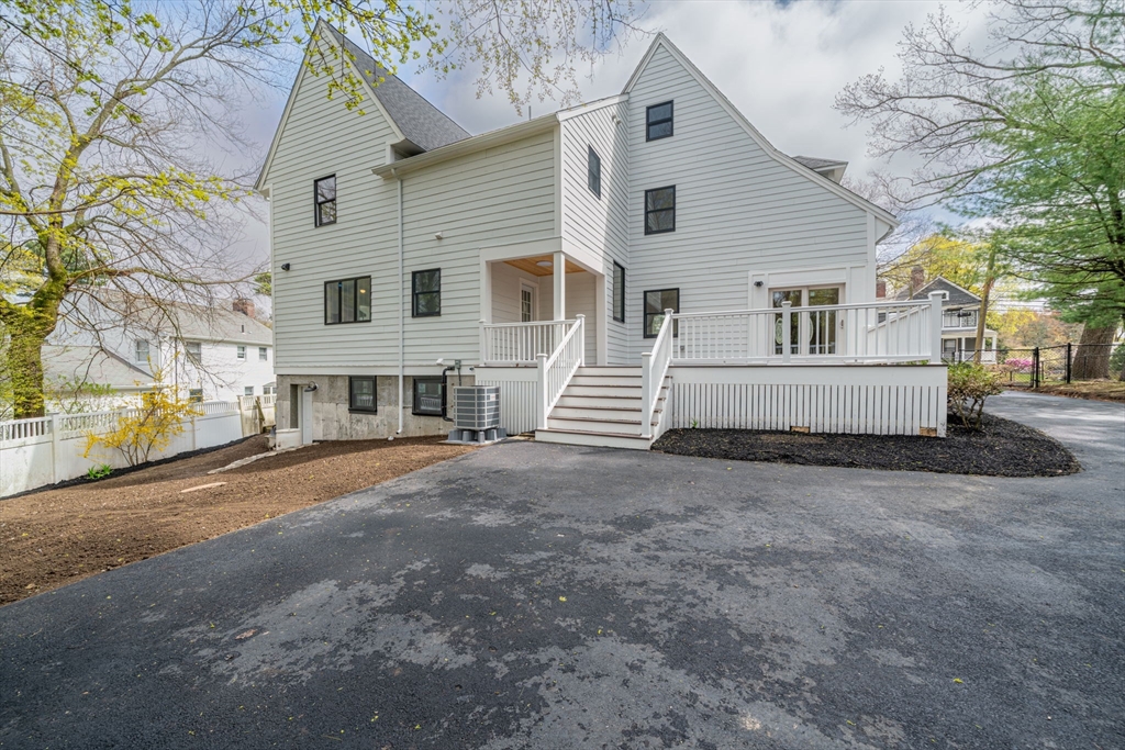 4 bed, 3 bath apartment for rent at 653 Chestnut St, Newton — photo 5 of 38
