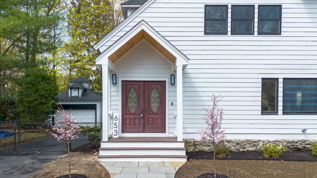 4 bed, 3 bath apartment for rent at 653 Chestnut St, Newton — photo 3 of 38