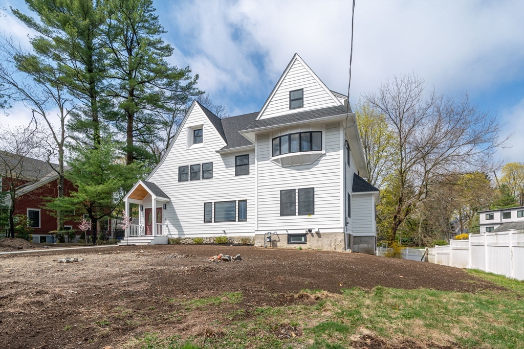 4 bed, 3 bath apartment for rent at 653 Chestnut St, Newton — photo 4 of 38