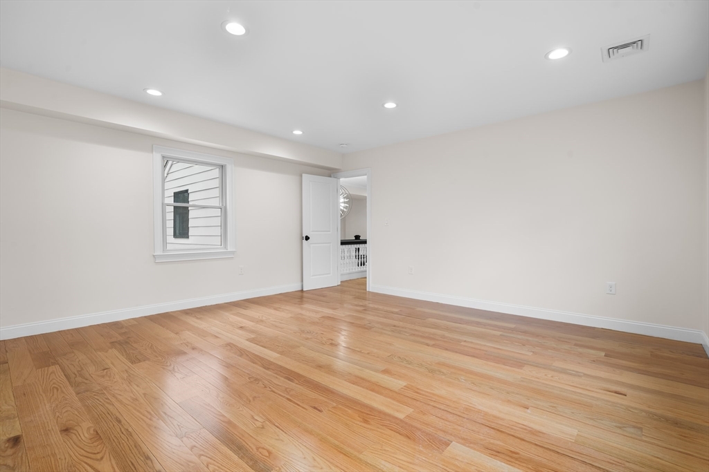 4 bed, 3 bath apartment for rent at 653 Chestnut St, Newton — photo 19 of 38