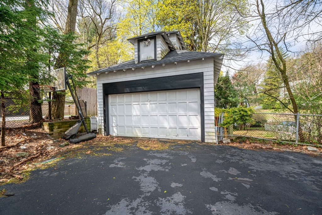 4 bed, 3 bath apartment for rent at 653 Chestnut St, Newton — photo 11 of 38