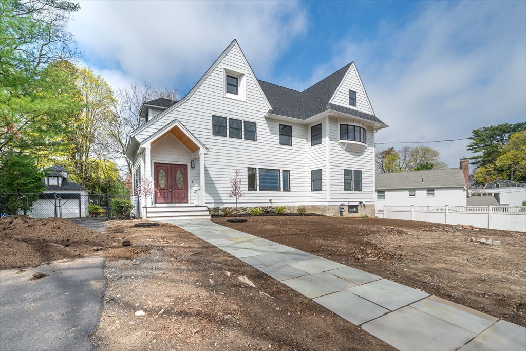 4 bed, 3 bath apartment for rent at 653 Chestnut St, Newton — photo 2 of 38