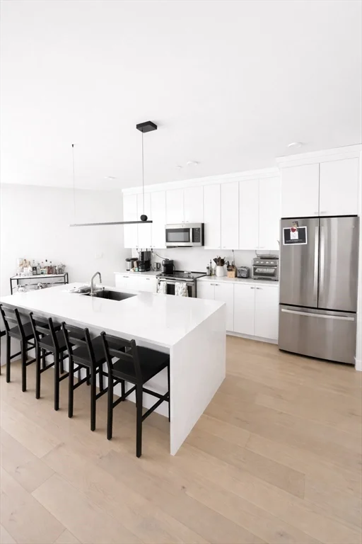 3 bed, 2 bath apartment for rent at 654 E Broadway Unit 403, South Boston — photo 1 of 9