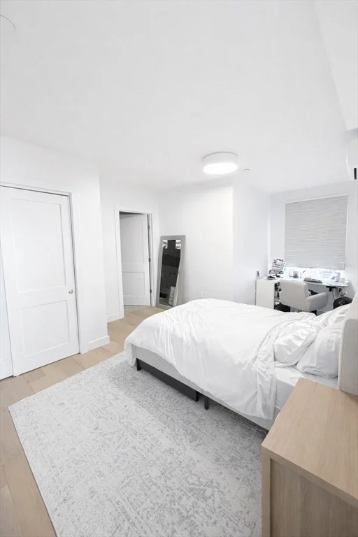 3 bed, 2 bath apartment for rent at 654 E Broadway Unit 403, South Boston — photo 4 of 9