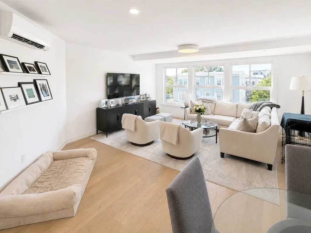 3 bed, 2 bath apartment for rent at 654 East Broadway Unit 302, South Boston — photo 2 of 9